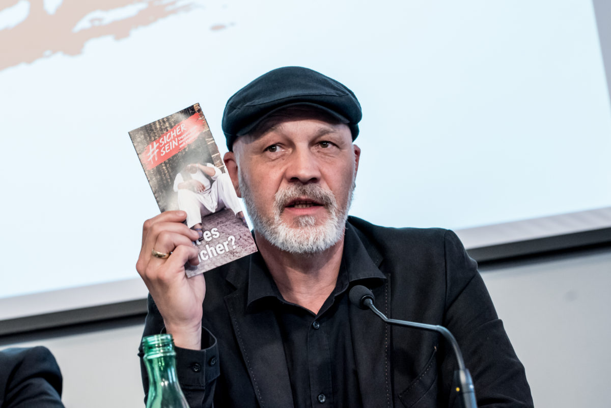 sichersein-pressekonferenz-2018-05-02-christopher-glanzl-11-1200x801.jpg