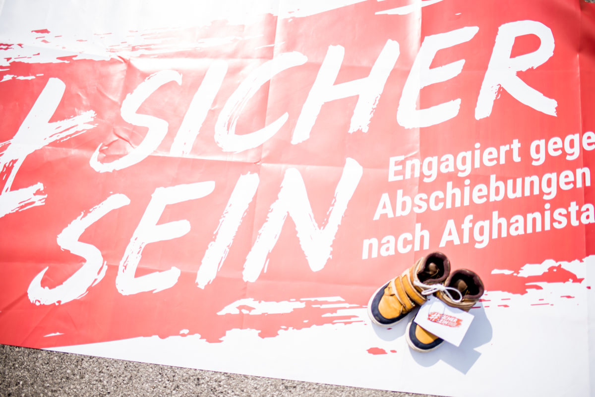 schuhe-und-musikalischer-protest-c-christoph-glanzl-2-1200x801.jpg