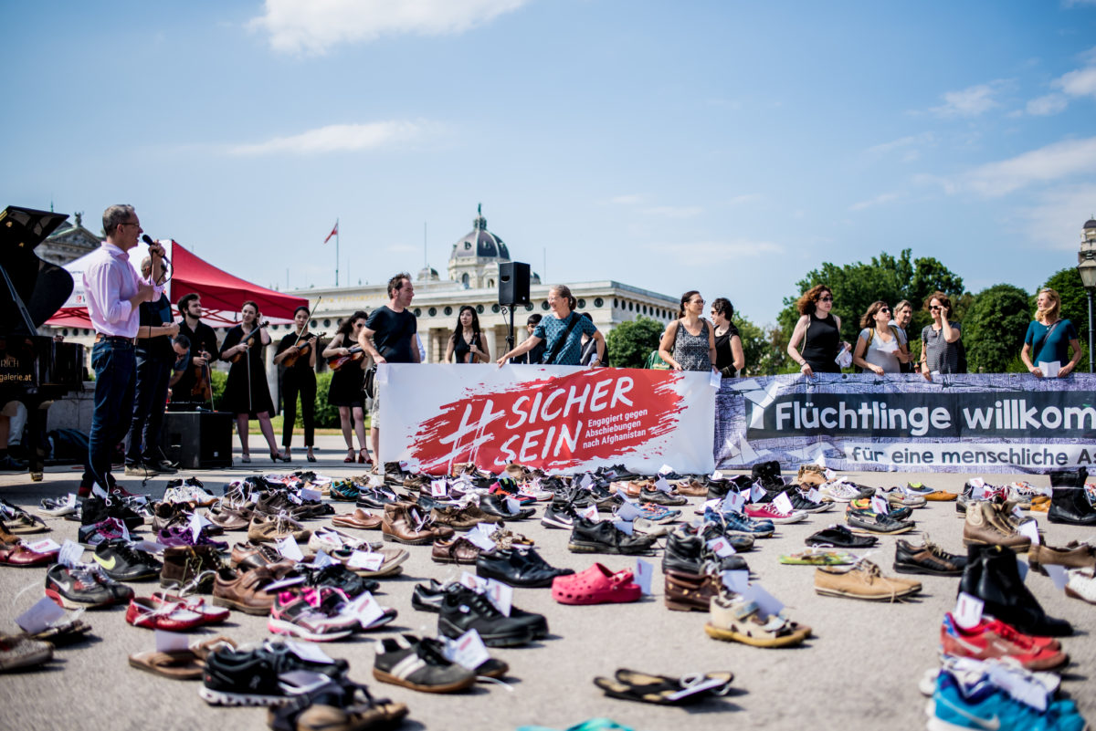 schuhe-und-musikalischer-protest-c-christoph-glanzl-4-1200x801.jpg