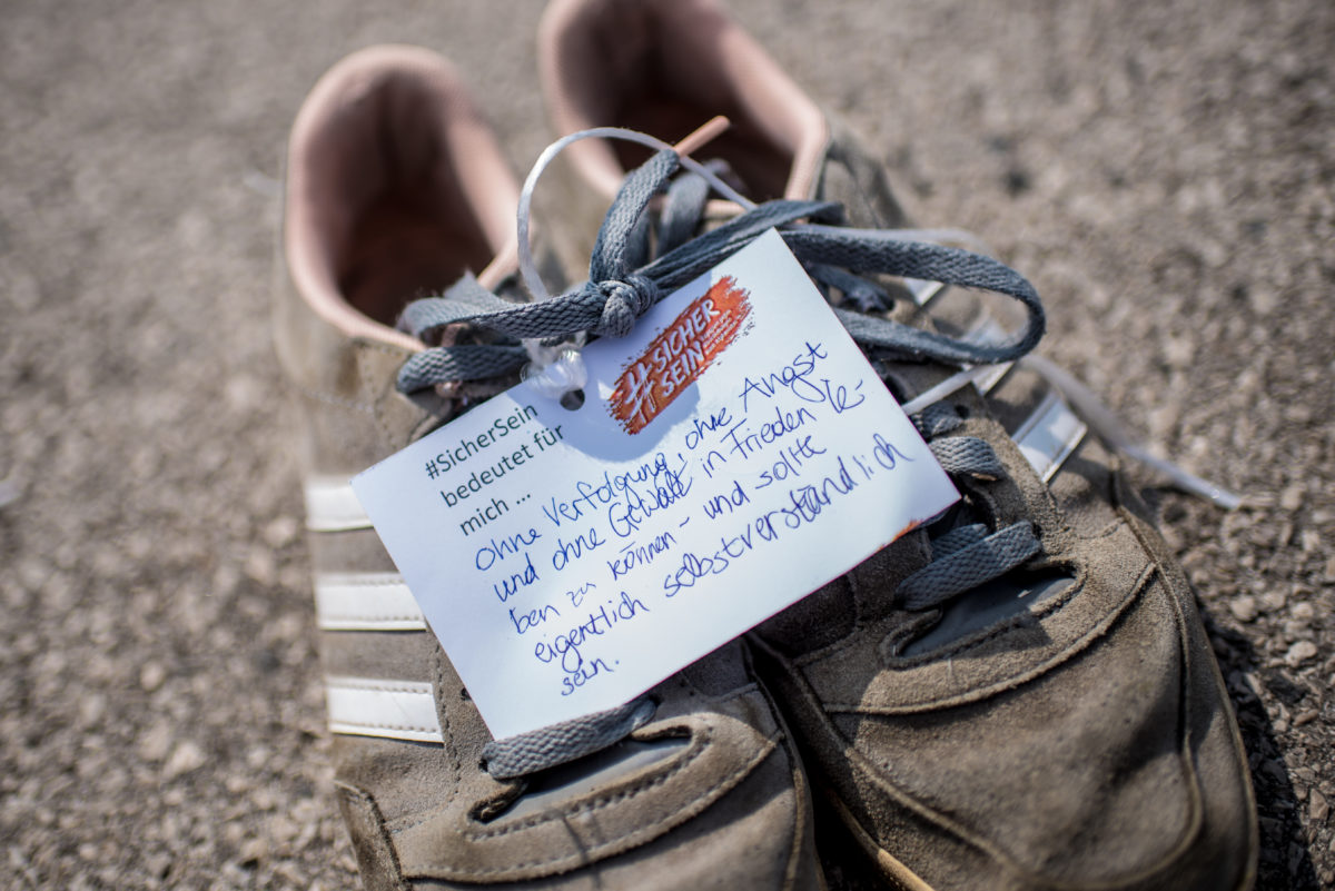 schuhe-und-musikalischer-protest-c-christopher-glanzl (12)